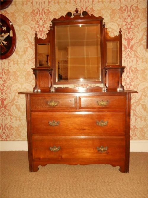 Good Quality Victorian Walnut Dressing Table