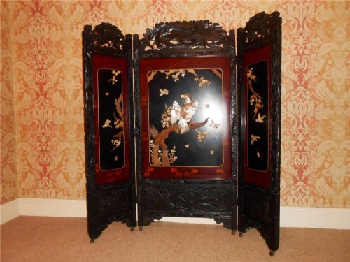 fig 1. Japanese Lacquer Three Fold Shibayama Screen