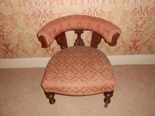 Quality Victorian Walnut Framed Horseshoe Library Chair