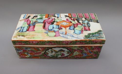 Chinese Famille Rose Lidded Box 19th Century