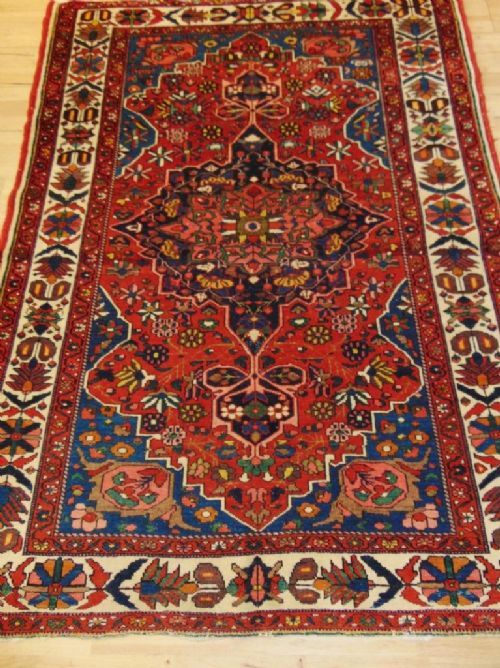 Pretty Antique  Bakhtiari Rug / Carpet West Persian