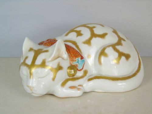 Good Japanese Meiji Kutani Porcelain Cat