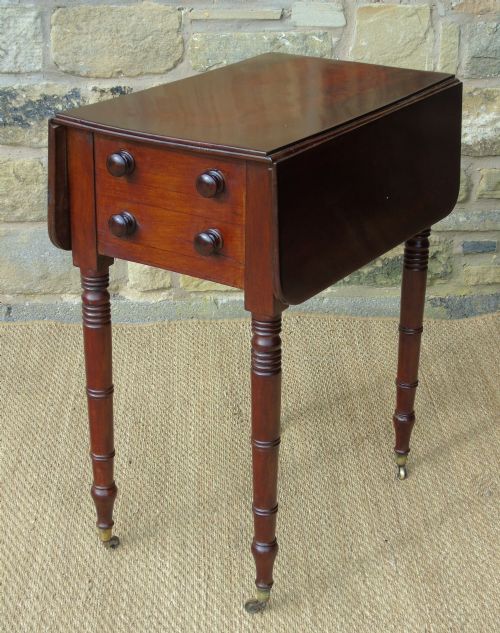 Neat Victorian Mahogany Pembroke Table
