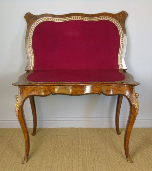 Outstanding French Walnut Louis XV Table