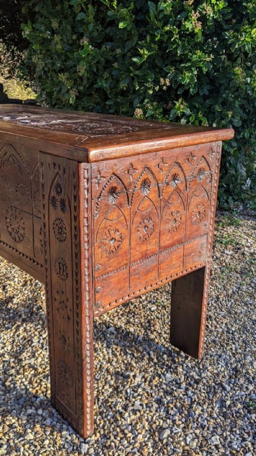 fig 1. 18th Century Welsh Oak Coffer Bach 