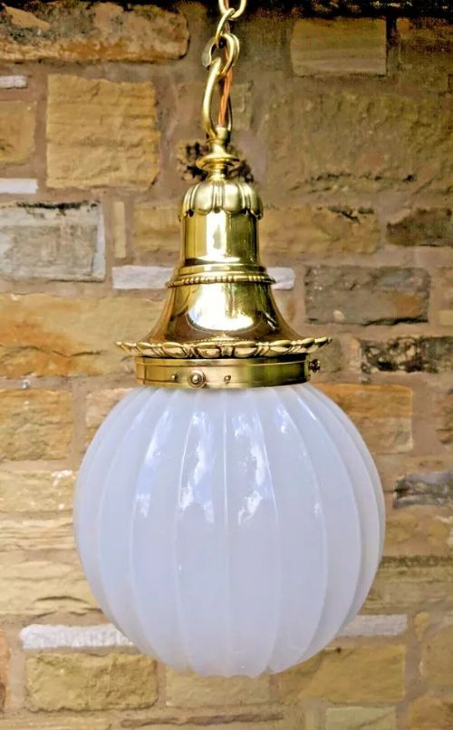 LARGE MOONSTONE OPALINE GLASS GLOBE LIGHT JEFFERSON STYLE