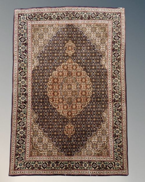 FINE ANTIQUE BIDJAR CARPET