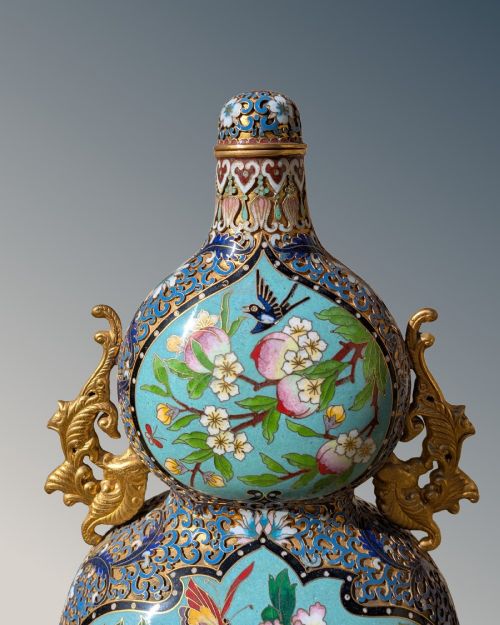 CHINESE CHAMPLEVE CLOISONNE DOUBLE GOURD VASE ON STAND - ADDITIONAL PHOTO 6