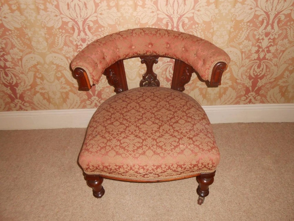 Quality Victorian Walnut Framed Horseshoe Library Chair