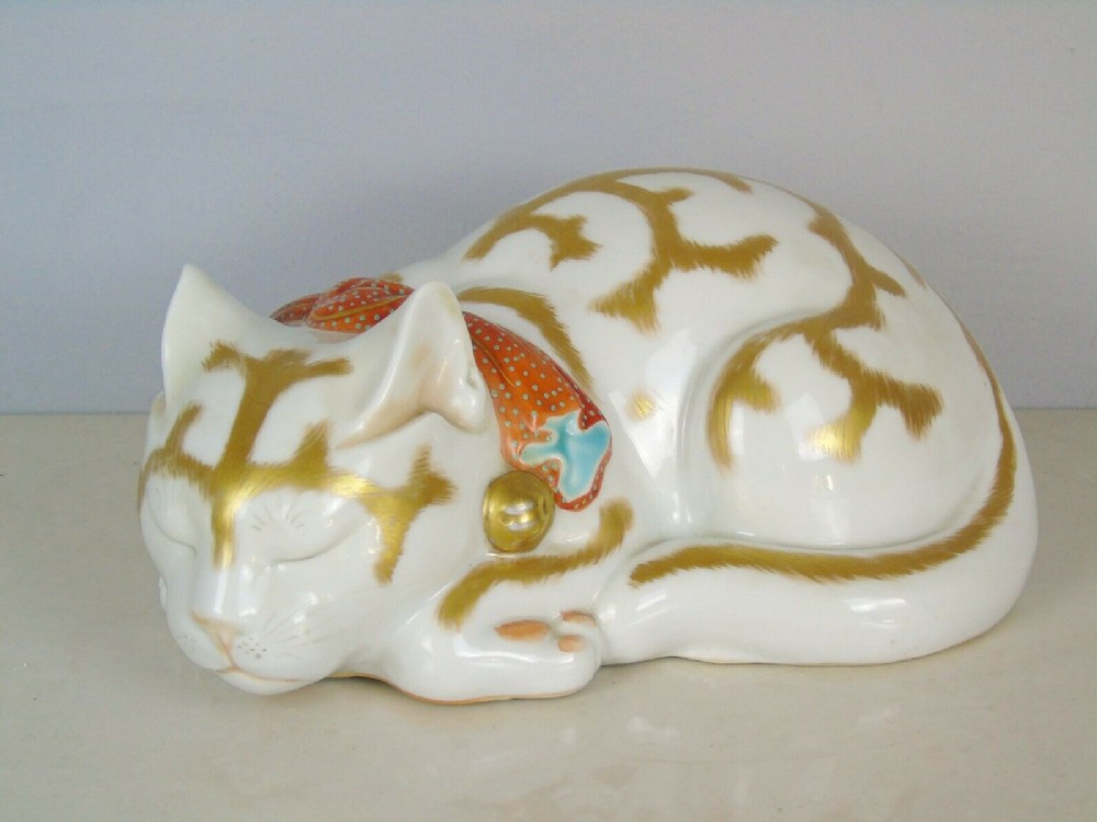 Good Japanese Meiji Kutani Porcelain Cat