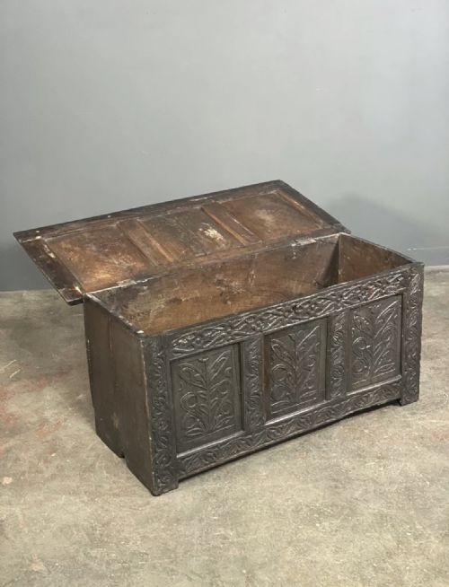 18TH CENTURY CARVED OAK GEORGIAN CHEST - ADDITIONAL PHOTO 2