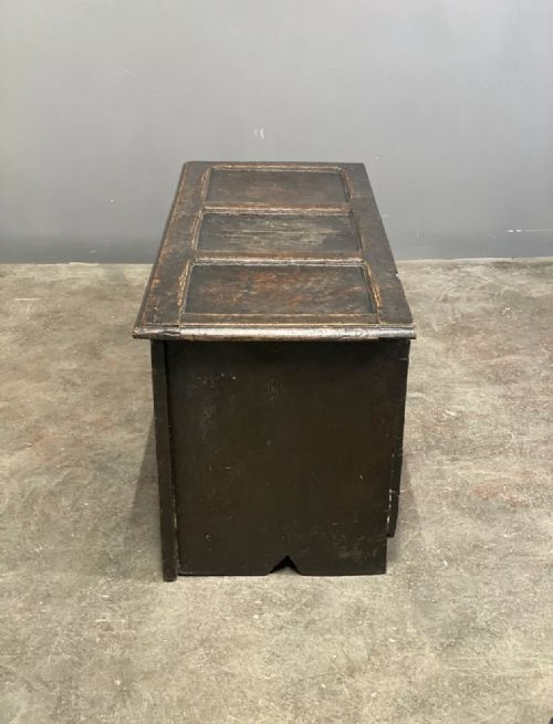 18TH CENTURY CARVED OAK GEORGIAN CHEST - ADDITIONAL PHOTO 5