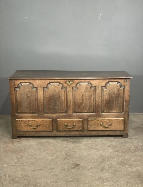 LARGE GEORGIAN OAK CHEST - ADDITIONAL PHOTO 1