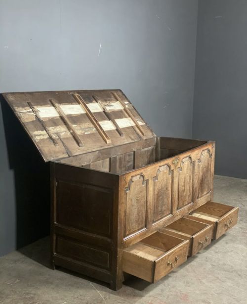 LARGE GEORGIAN OAK CHEST - ADDITIONAL PHOTO 3