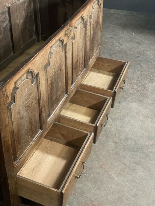 LARGE GEORGIAN OAK CHEST - ADDITIONAL PHOTO 5