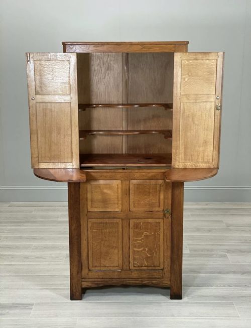 A PETITE 1930S OAK COCKTAIL CABINET - ADDITIONAL PHOTO 1
