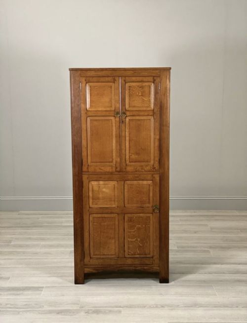 A PETITE 1930S OAK COCKTAIL CABINET - ADDITIONAL PHOTO 2