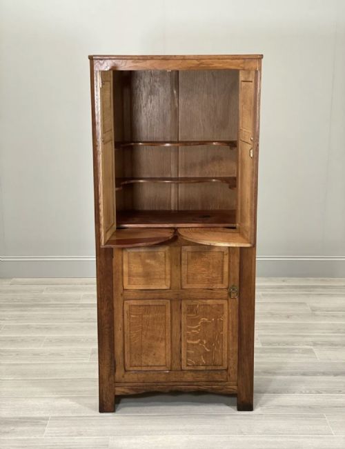 A PETITE 1930S OAK COCKTAIL CABINET - ADDITIONAL PHOTO 3