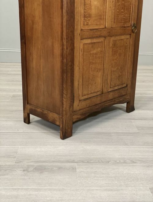 A PETITE 1930S OAK COCKTAIL CABINET - ADDITIONAL PHOTO 9
