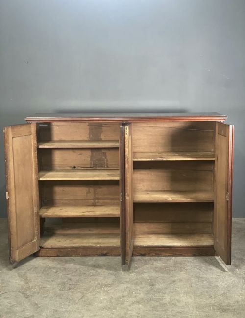 LARGE FIGURED MAHOGANY GEORGIAN CUPBOARD - ADDITIONAL PHOTO 1