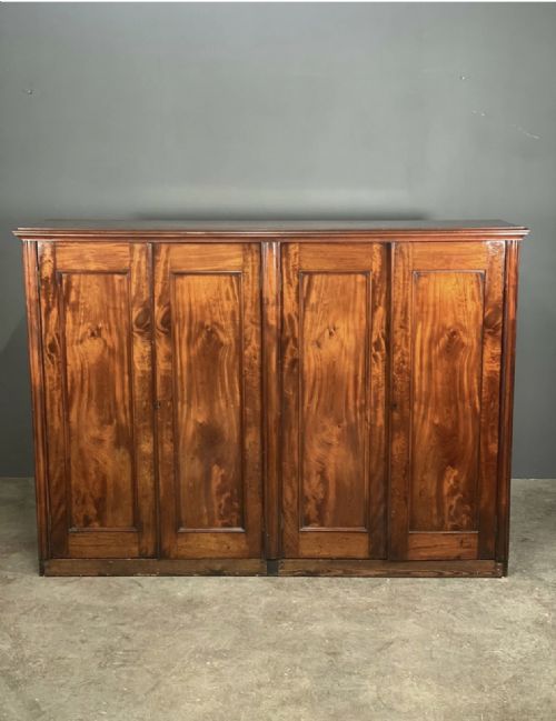 large figured mahogany georgian cupboard - CATEGORY: ANTIQUE CUPBOARDS - DATED 19TH CENTURY