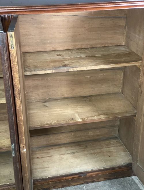 LARGE FIGURED MAHOGANY GEORGIAN CUPBOARD - ADDITIONAL PHOTO 2