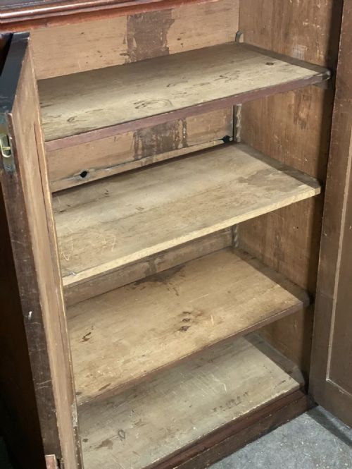 LARGE FIGURED MAHOGANY GEORGIAN CUPBOARD - ADDITIONAL PHOTO 3