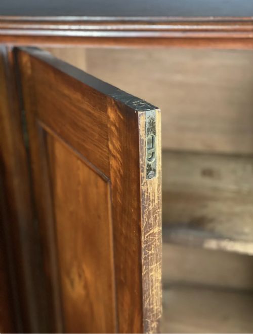 LARGE FIGURED MAHOGANY GEORGIAN CUPBOARD - ADDITIONAL PHOTO 4