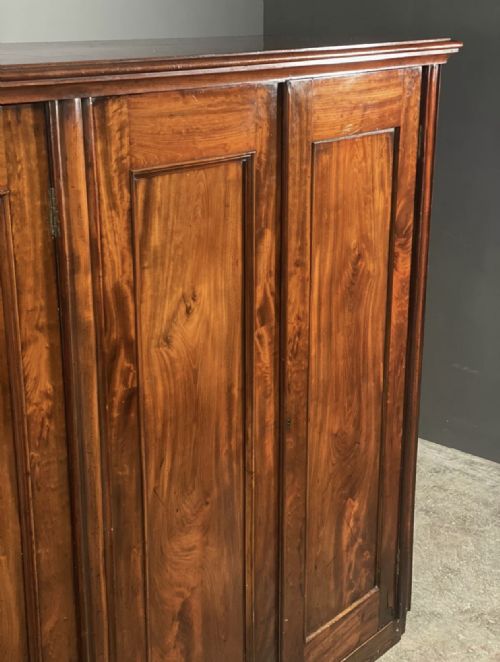 LARGE FIGURED MAHOGANY GEORGIAN CUPBOARD - ADDITIONAL PHOTO 8