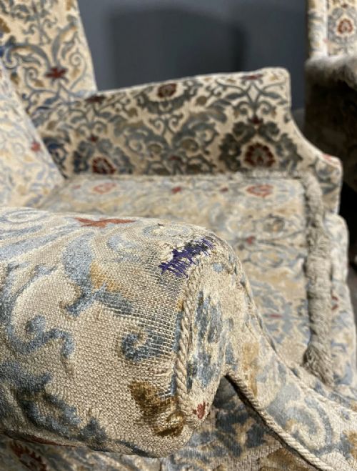 A PAIR OF 20TH CENTURY ANTIQUE FLORAL ARMCHAIRS BY BERESFORD AND HICKS - ADDITIONAL PHOTO 8