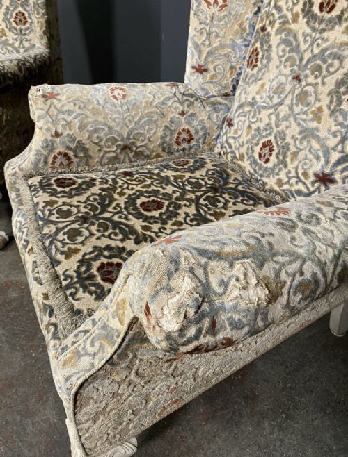 A PAIR OF 20TH CENTURY ANTIQUE FLORAL ARMCHAIRS BY BERESFORD AND HICKS - ADDITIONAL PHOTO 10