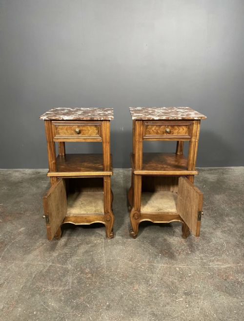 A PAIR OF ANTIQUE FRENCH WALNUT BEDSIDE CABINETS WITH MARBLE TOP - ADDITIONAL PHOTO 2