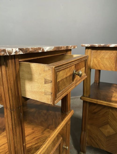 A PAIR OF ANTIQUE FRENCH WALNUT BEDSIDE CABINETS WITH MARBLE TOP - ADDITIONAL PHOTO 3