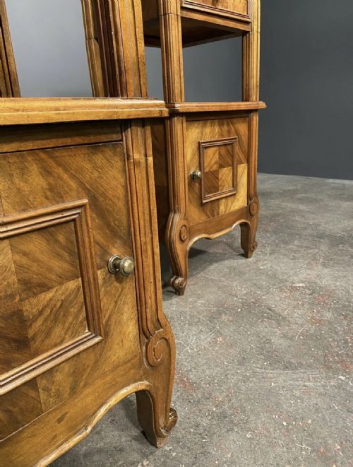 A PAIR OF ANTIQUE FRENCH WALNUT BEDSIDE CABINETS WITH MARBLE TOP - ADDITIONAL PHOTO 5