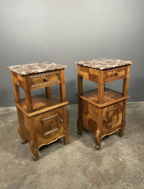 A PAIR OF ANTIQUE FRENCH WALNUT BEDSIDE CABINETS WITH MARBLE TOP - ADDITIONAL PHOTO 6
