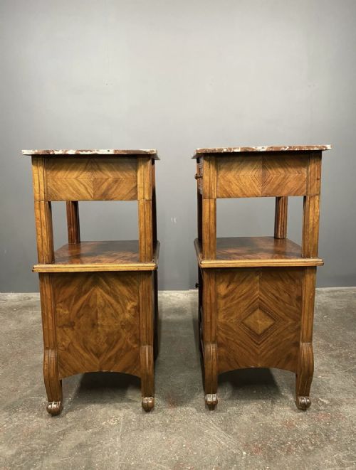 A PAIR OF ANTIQUE FRENCH WALNUT BEDSIDE CABINETS WITH MARBLE TOP - ADDITIONAL PHOTO 9