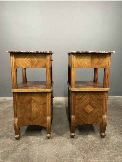 A PAIR OF ANTIQUE FRENCH WALNUT BEDSIDE CABINETS WITH MARBLE TOP - ADDITIONAL PHOTO 10