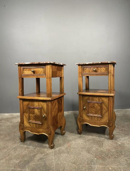 A PAIR OF ANTIQUE FRENCH WALNUT BEDSIDE CABINETS WITH MARBLE TOP - ADDITIONAL PHOTO 11