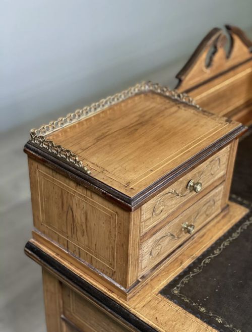 A VICTORIAN ROSEWOOD DESK BY MAPLE CO - ADDITIONAL PHOTO 4