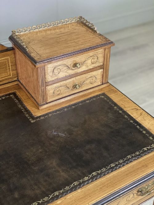 A VICTORIAN ROSEWOOD DESK BY MAPLE CO - ADDITIONAL PHOTO 6