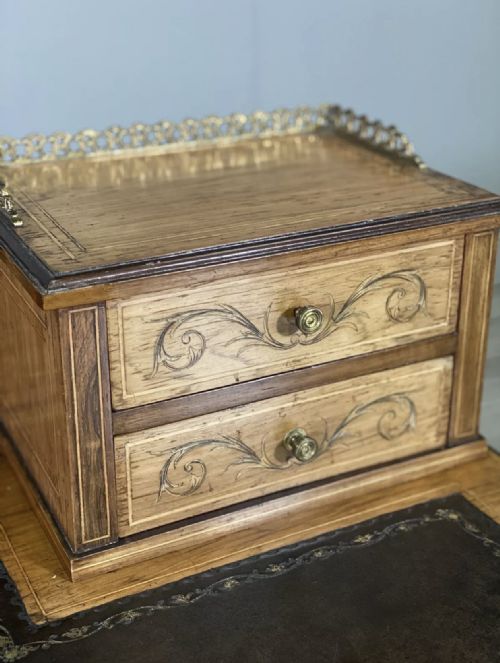 A VICTORIAN ROSEWOOD DESK BY MAPLE CO - ADDITIONAL PHOTO 7