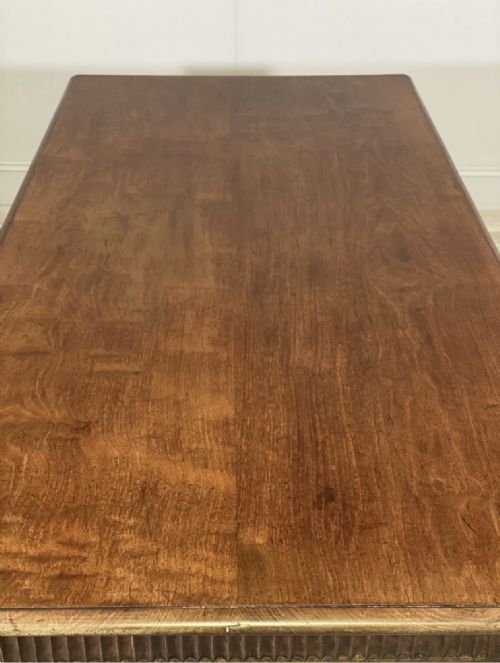 19TH CENTURY GRAND MAHOGANY DINING TABLE - ADDITIONAL PHOTO 10