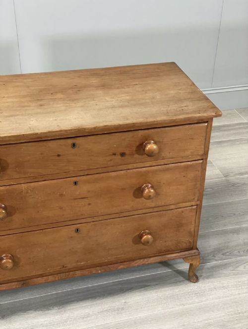 19TH CENTURY PINE CHEST OF DRAWERS - ADDITIONAL PHOTO 2