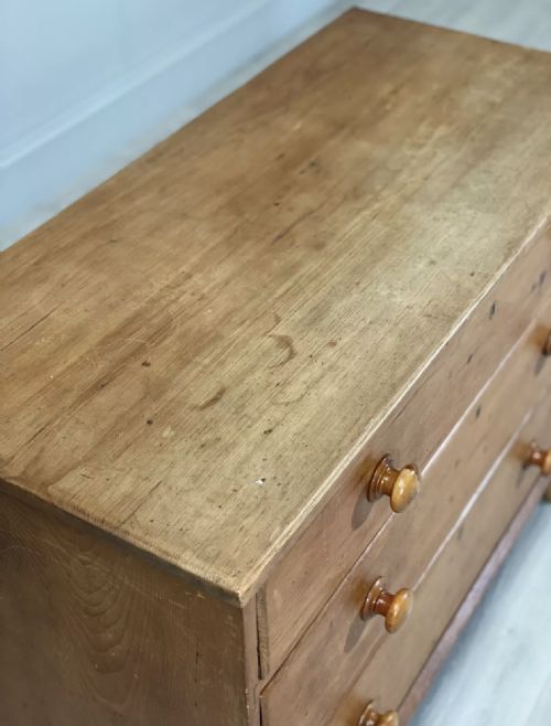 19TH CENTURY PINE CHEST OF DRAWERS - ADDITIONAL PHOTO 9