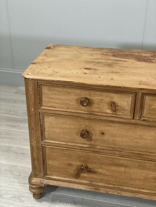 19TH CENTURY PINE CHEST OF DRAWERS - ADDITIONAL PHOTO 2