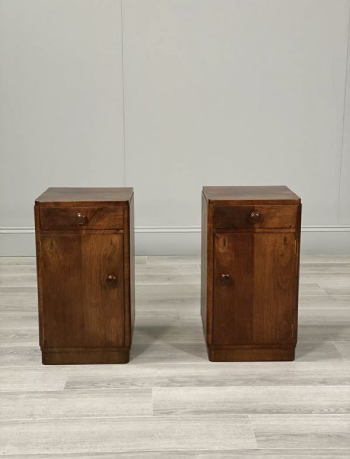 A PAIR OF ART DECO WALNUT BEDSIDE CABINETS - ADDITIONAL PHOTO 1