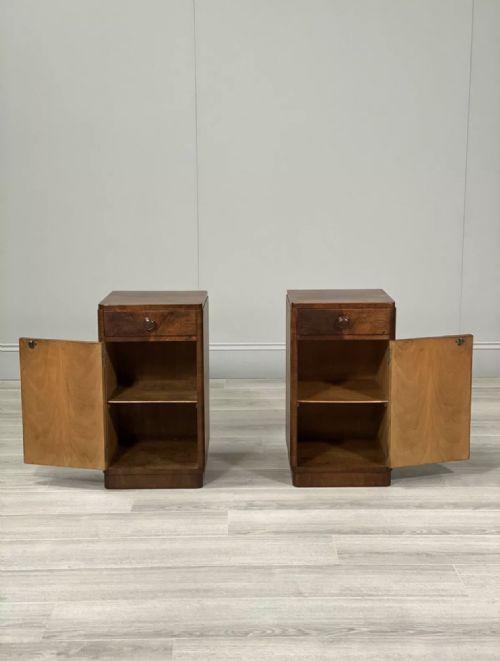 A PAIR OF ART DECO WALNUT BEDSIDE CABINETS - ADDITIONAL PHOTO 3