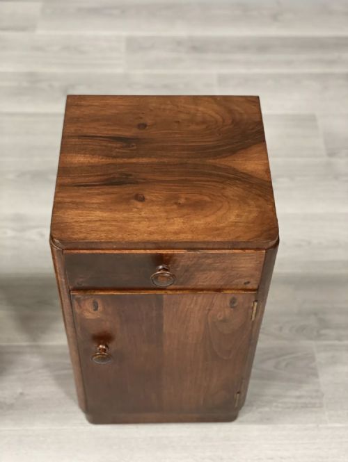 A PAIR OF ART DECO WALNUT BEDSIDE CABINETS - ADDITIONAL PHOTO 6