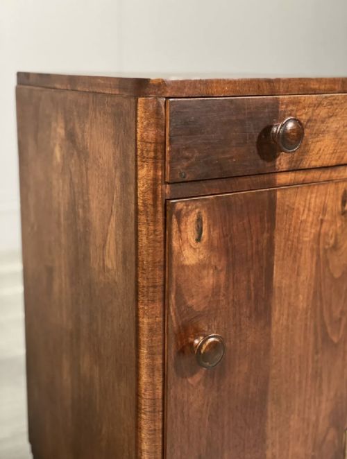 A PAIR OF ART DECO WALNUT BEDSIDE CABINETS - ADDITIONAL PHOTO 9