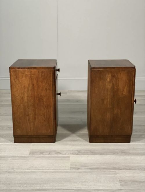 A PAIR OF ART DECO WALNUT BEDSIDE CABINETS - ADDITIONAL PHOTO 11